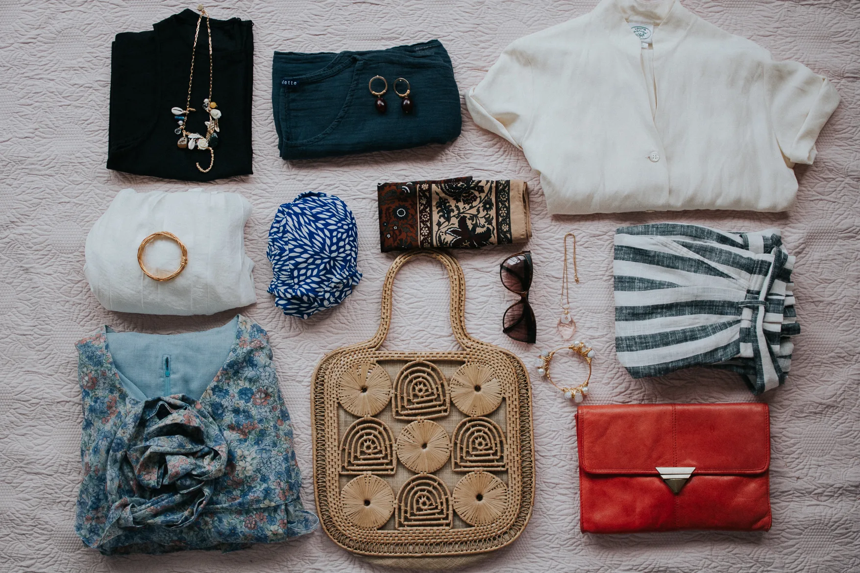 7 piece capsule wardrobe for holiday