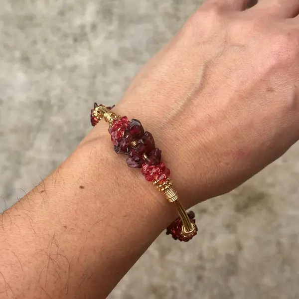 Cluster Garnet Bangle Gold - Image 2