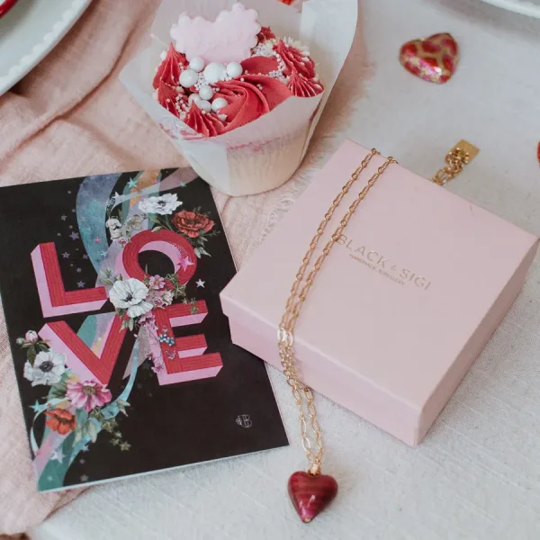Valentines-jewellery-and-cupcake-gift-set
