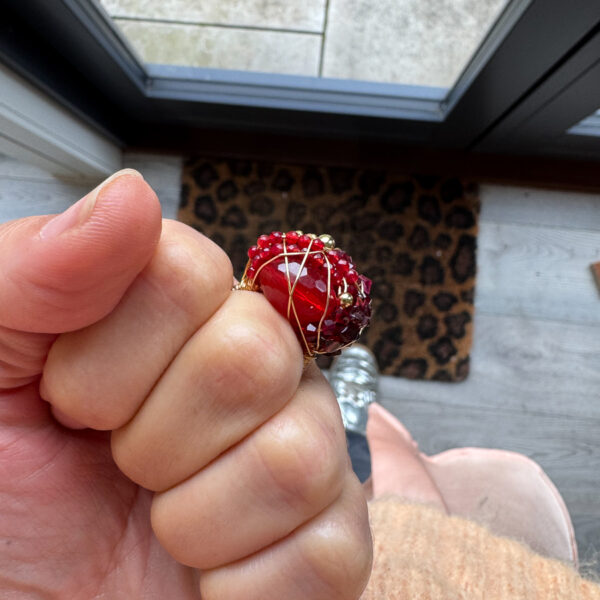 statement-cocktail-ring-garnet-red-model