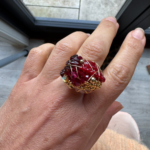 statement-cocktail-ring-garnet-red-model